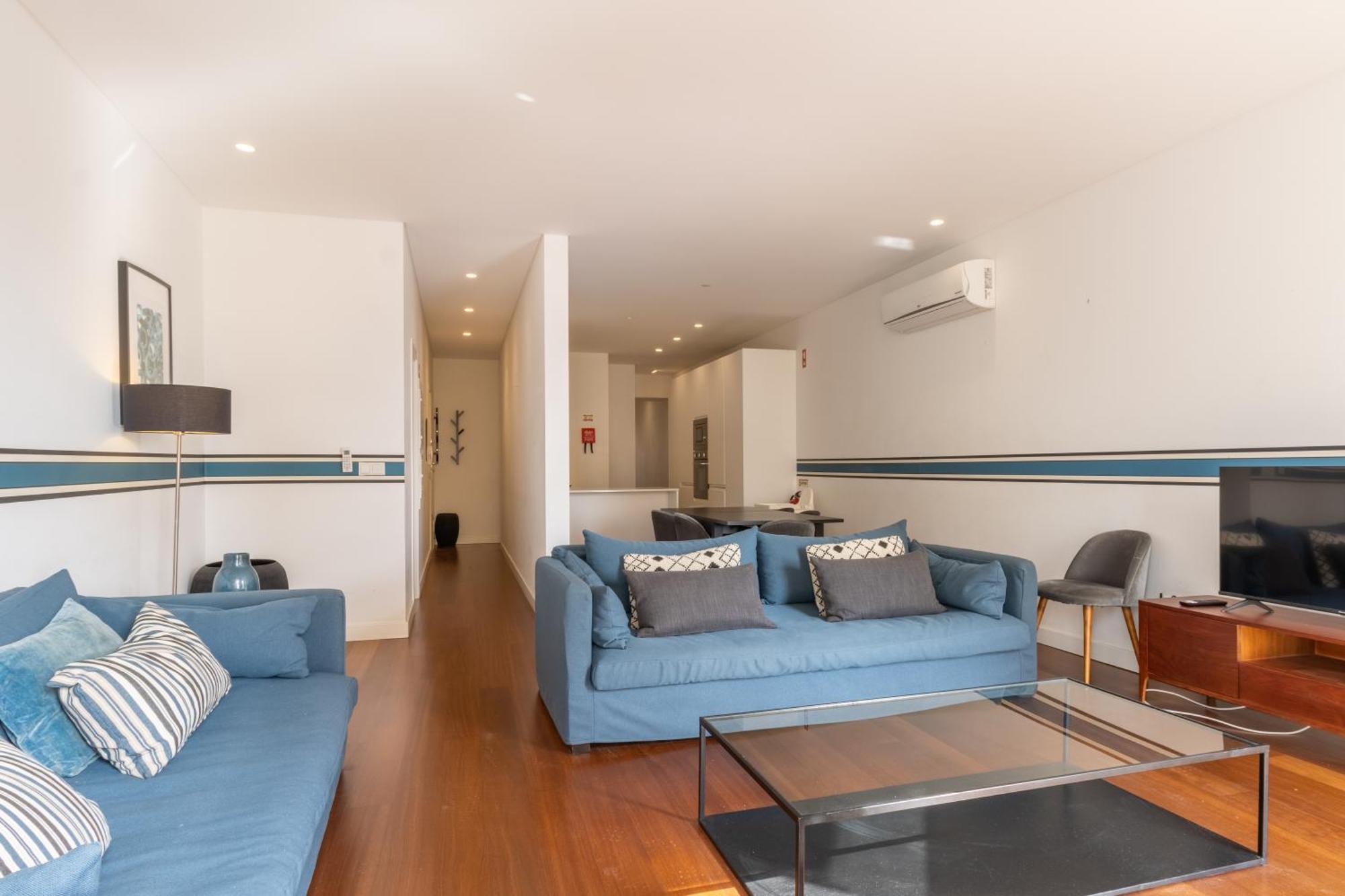 Modern 3Br, Terrace, Ac/Heating & Self Check-In Apartment Lisbon Luaran gambar