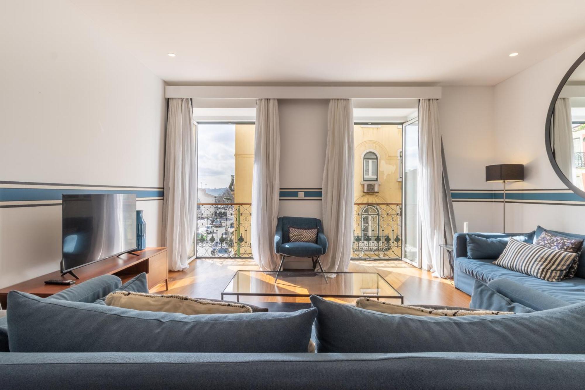 Modern 3Br, Terrace, Ac/Heating & Self Check-In Apartment Lisbon Luaran gambar