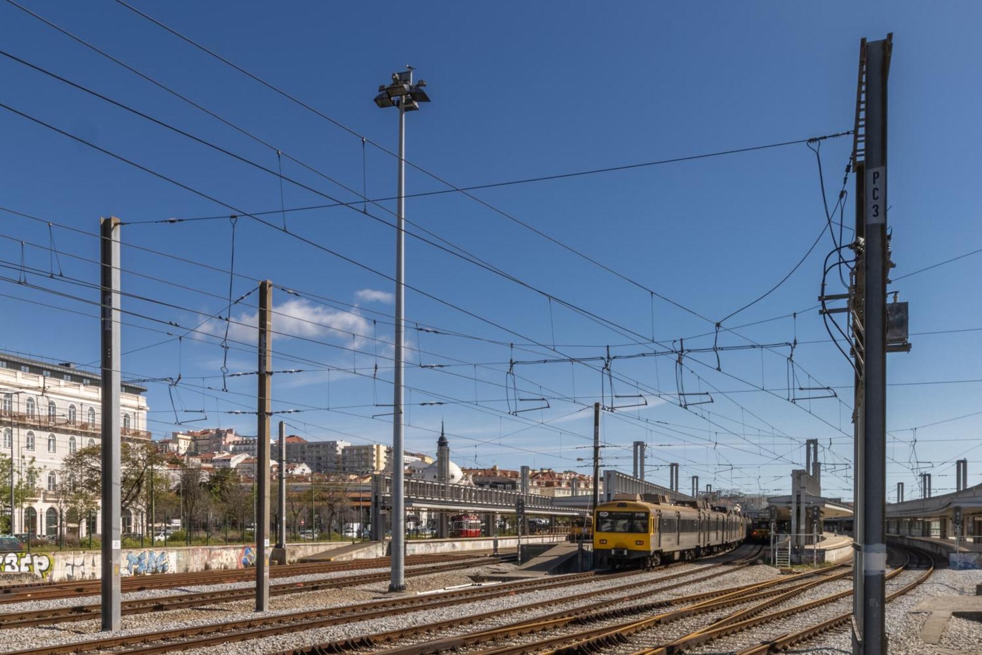 Modern 3Br, Terrace, Ac/Heating & Self Check-In Apartment Lisbon Luaran gambar