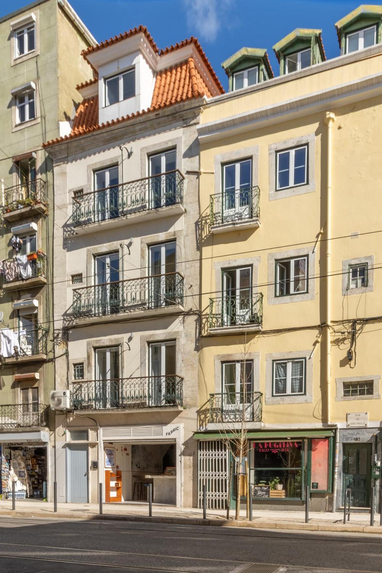 Modern 3Br, Terrace, Ac/Heating & Self Check-In Apartment Lisbon Luaran gambar