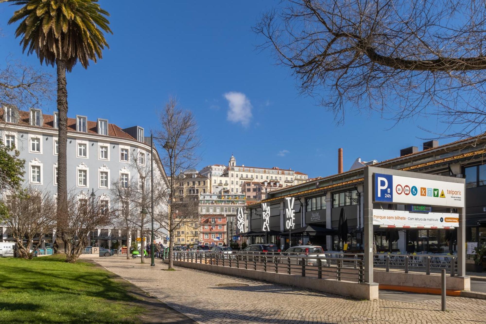 Modern 3Br, Terrace, Ac/Heating & Self Check-In Apartment Lisbon Luaran gambar