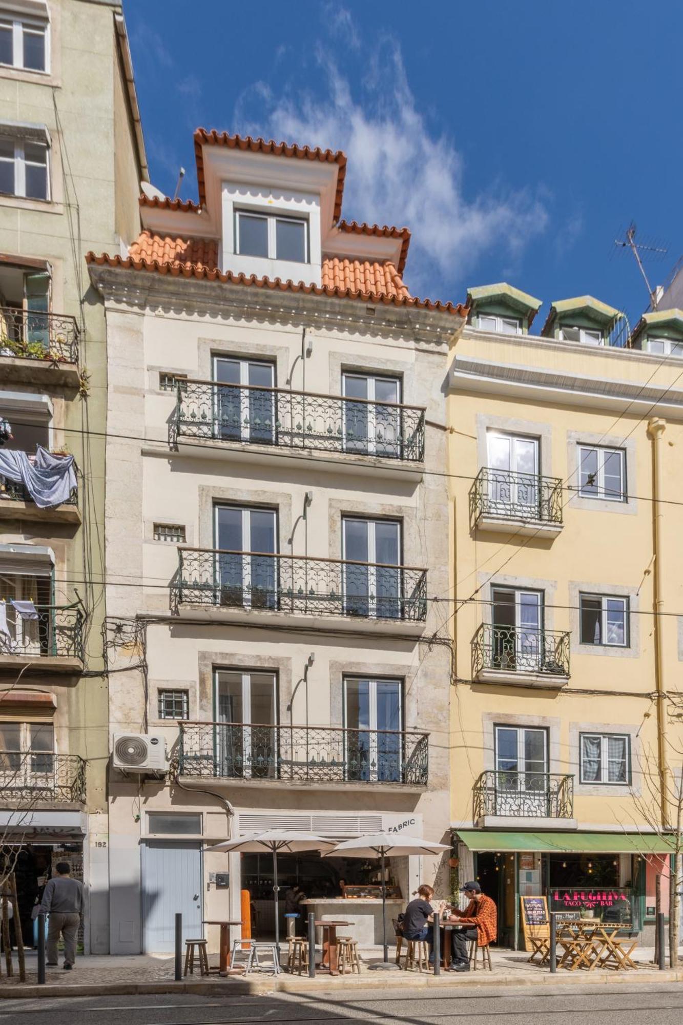 Modern 3Br, Terrace, Ac/Heating & Self Check-In Apartment Lisbon Luaran gambar