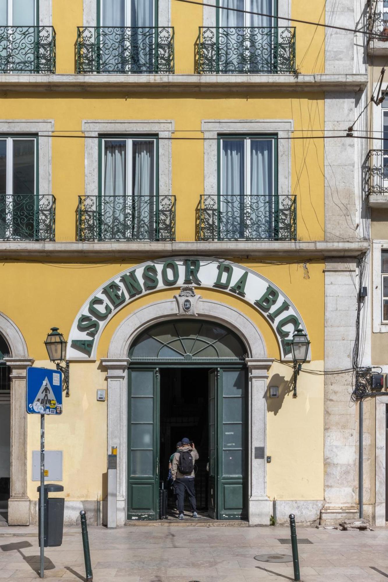 Modern 3Br, Terrace, Ac/Heating & Self Check-In Apartment Lisbon Luaran gambar