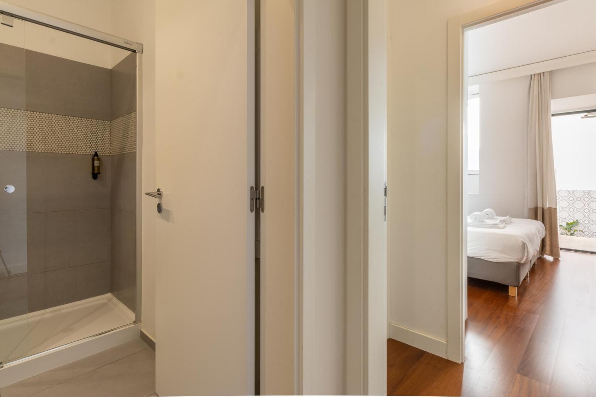 Modern 3Br, Terrace, Ac/Heating & Self Check-In Apartment Lisbon Luaran gambar