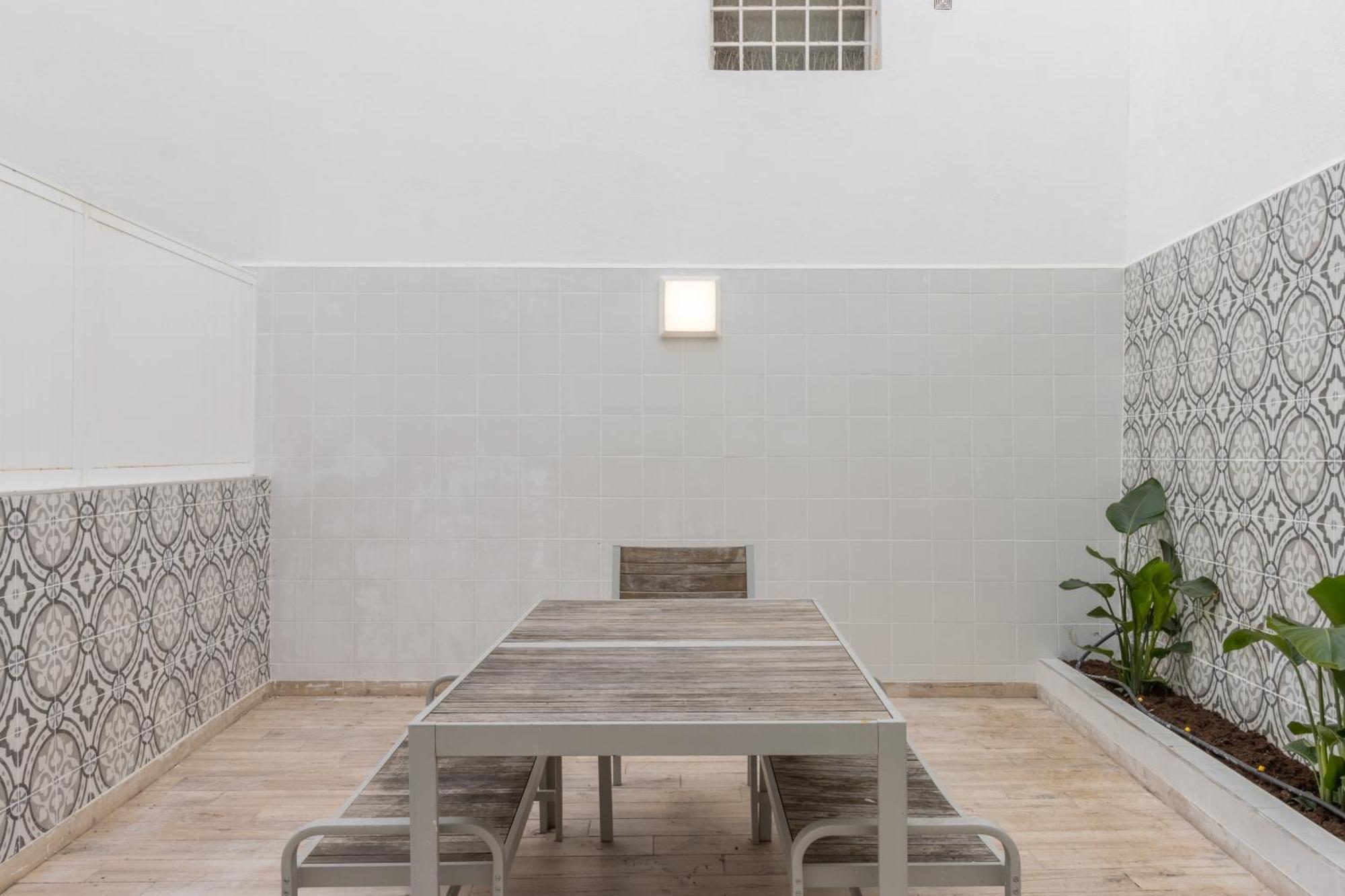 Modern 3Br, Terrace, Ac/Heating & Self Check-In Apartment Lisbon Luaran gambar