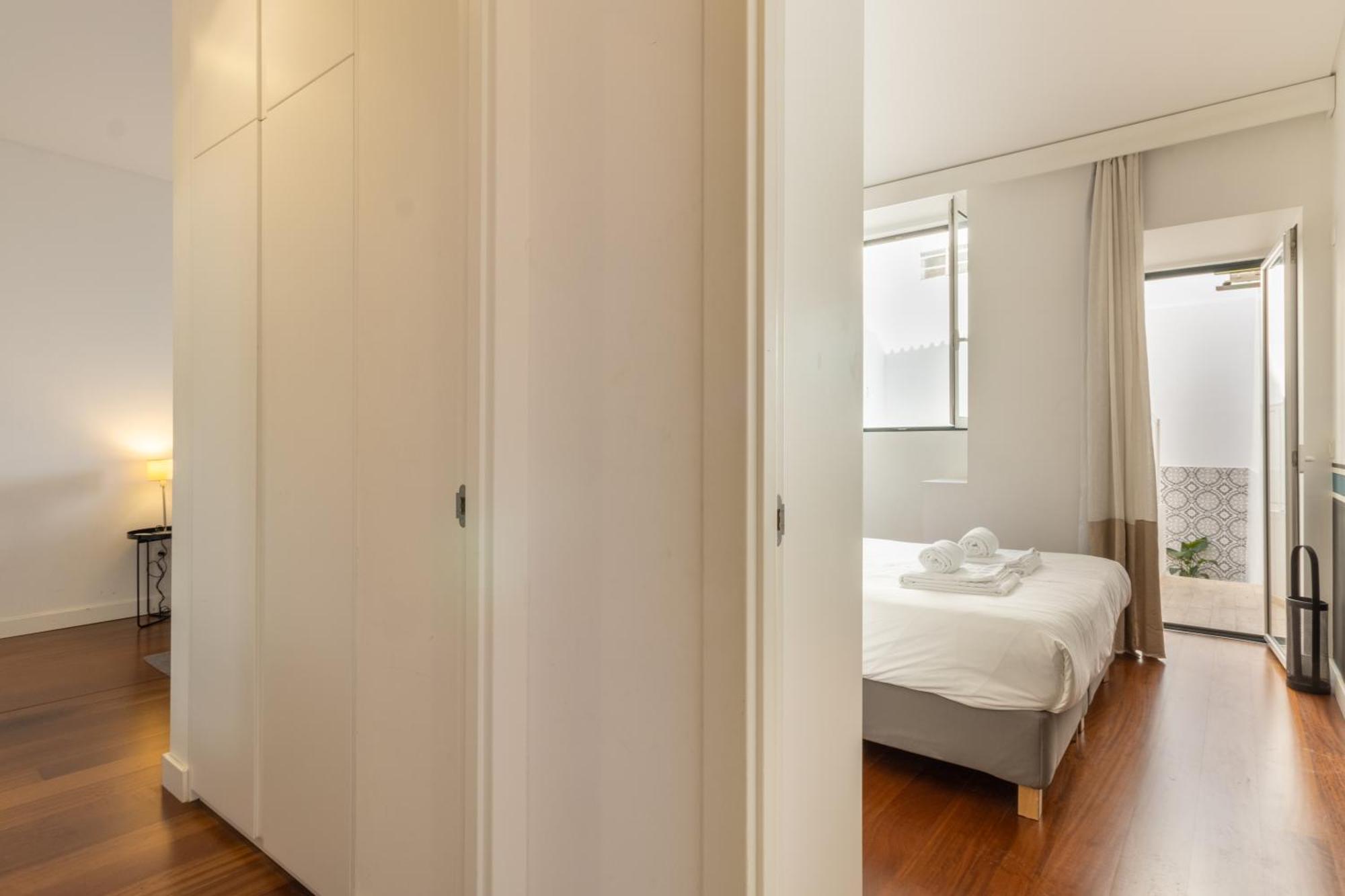 Modern 3Br, Terrace, Ac/Heating & Self Check-In Apartment Lisbon Luaran gambar
