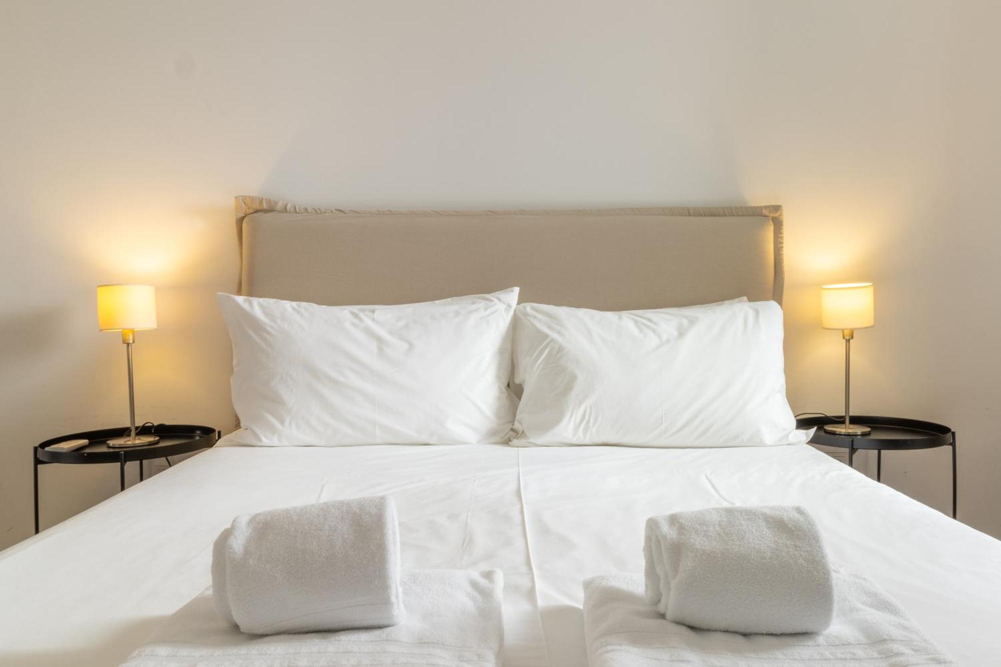 Modern 3Br, Terrace, Ac/Heating & Self Check-In Apartment Lisbon Luaran gambar