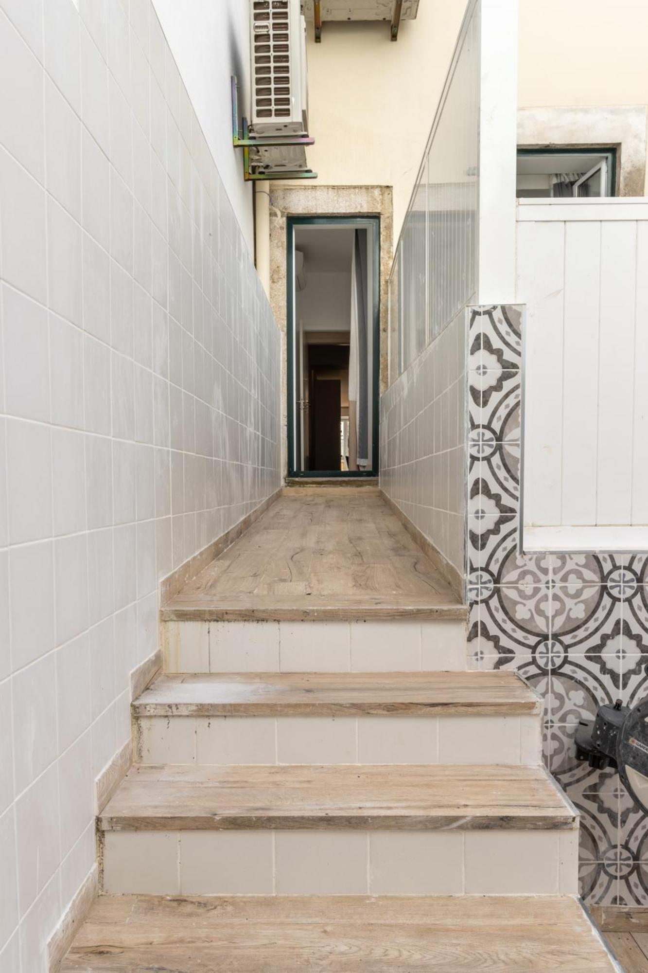 Modern 3Br, Terrace, Ac/Heating & Self Check-In Apartment Lisbon Luaran gambar