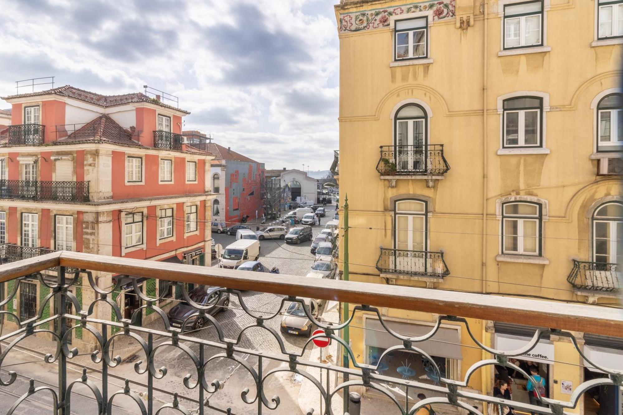Modern 3Br, Terrace, Ac/Heating & Self Check-In Apartment Lisbon Luaran gambar