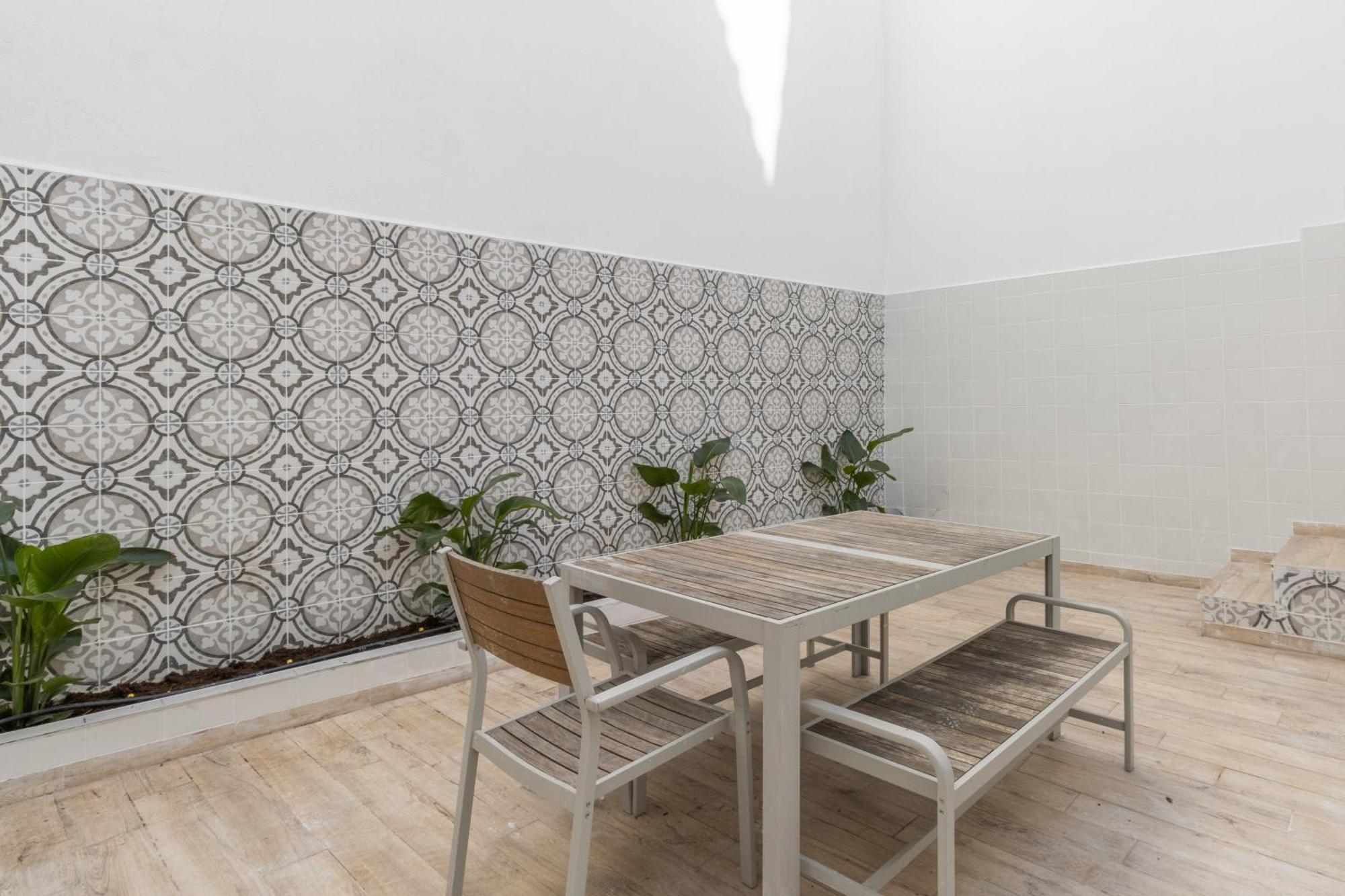 Modern 3Br, Terrace, Ac/Heating & Self Check-In Apartment Lisbon Luaran gambar