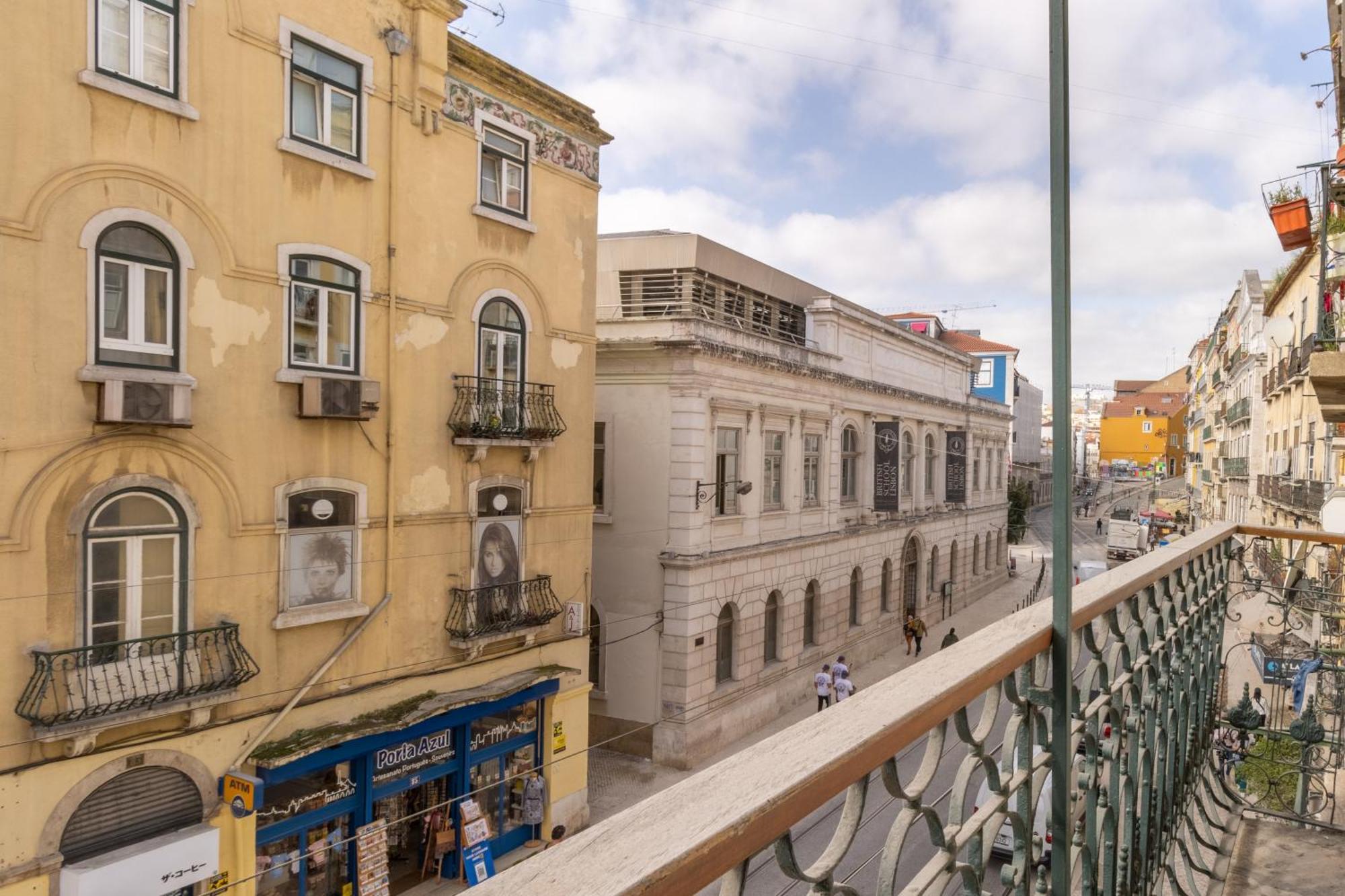 Modern 3Br, Terrace, Ac/Heating & Self Check-In Apartment Lisbon Luaran gambar
